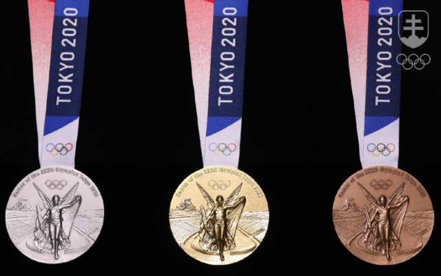 Zadná strana olympijských medailí má už od OH 2004 v Aténach rovnaký dizajn.