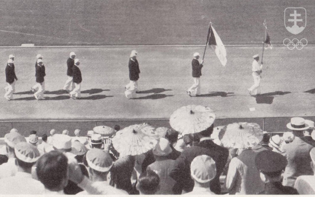 Nástup členov maličkej výpravy Československa na otváracom ceremoniáli.