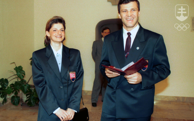 Superhviezda NHL Peter Šťastný bol v olympijskej kvalifikácii 1993 v Sheffielde a aj na samotných ZOH 1994 ústrednou postavou nášho tímu. Dostal preto česť skladať sľub výpravy spoločne s biatlonistkou Martinou Jašicovou a aj niesol slovenskú vlajku na otváracom ceremoniáli hier.
